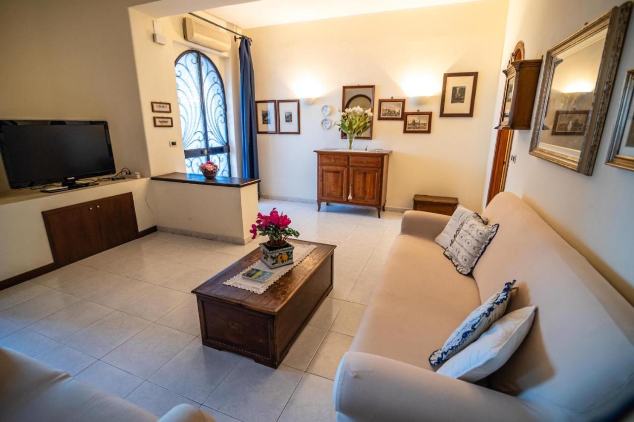 Courrier-House Apartment อาชิ กัสเตลโล ภายนอก รูปภาพ