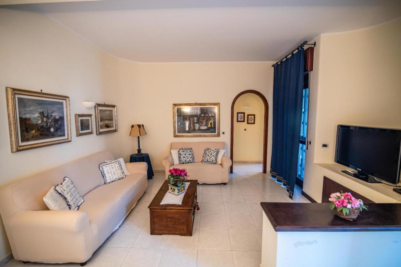 Courrier-House Apartment อาชิ กัสเตลโล ภายนอก รูปภาพ